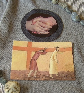 5. Station: Simon von Cyrene hilft Jesus das Kreuz tragen